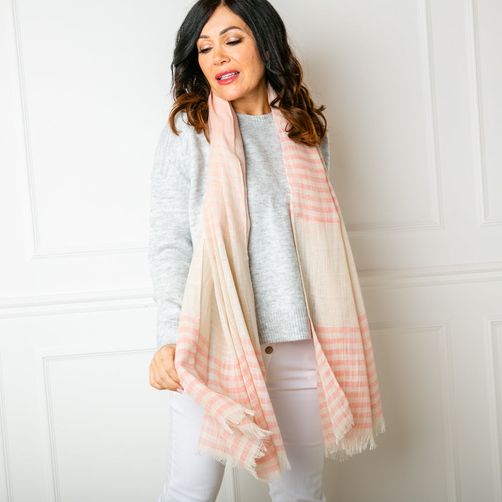 Sandy scarf in pink with cream striped print